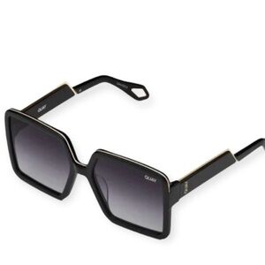 ** SOLD ** QUAY Square sunglasses 😎